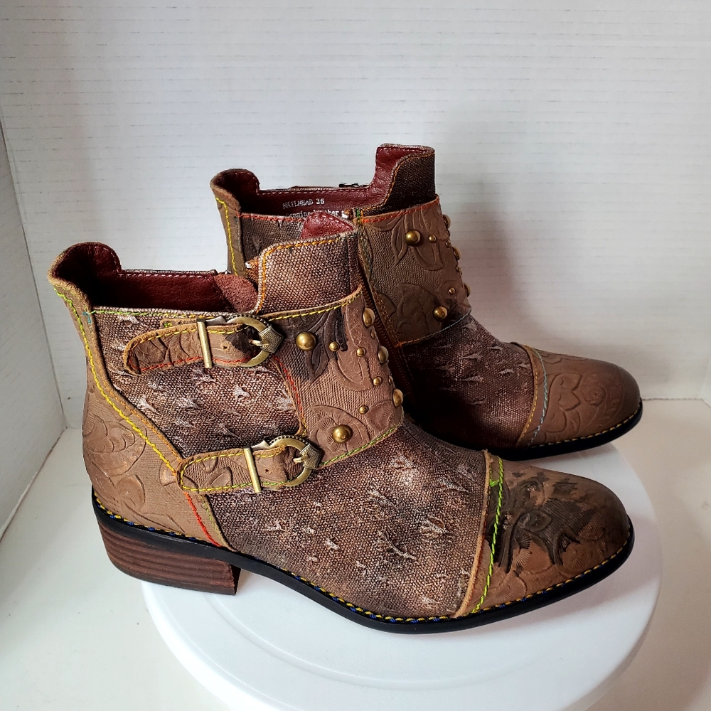L'Artiste NWOB Nailhead Cowboy Style Brown Leather Booties Size 36 & 37